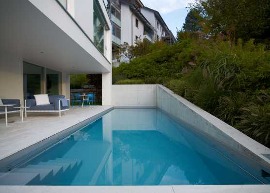 Harmonisch eingebettetes luxus Swimmingpool