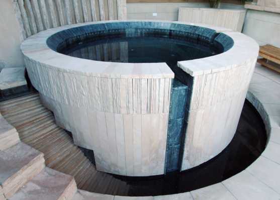 stilvoller Indoor-Whirlpool